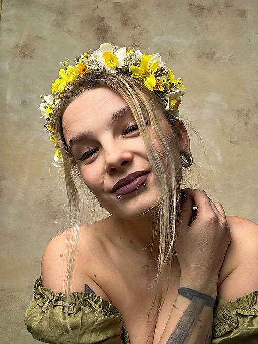 Kvetinová čelenka "náruč plná narcisov"
