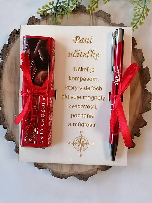 Tabuľky - Drevená tabuľka s gravírovanym perom pre ucitelov_ kompas - 17373275_