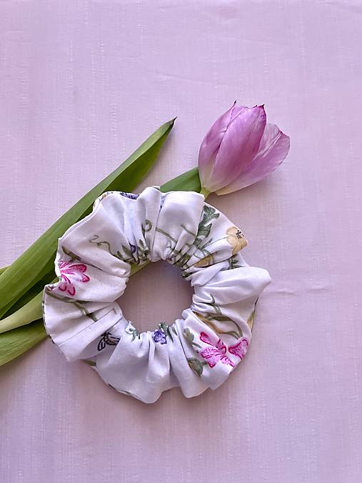Ozdoby do vlasov - Scrunchie na drdol soft flowers M - 17372985_