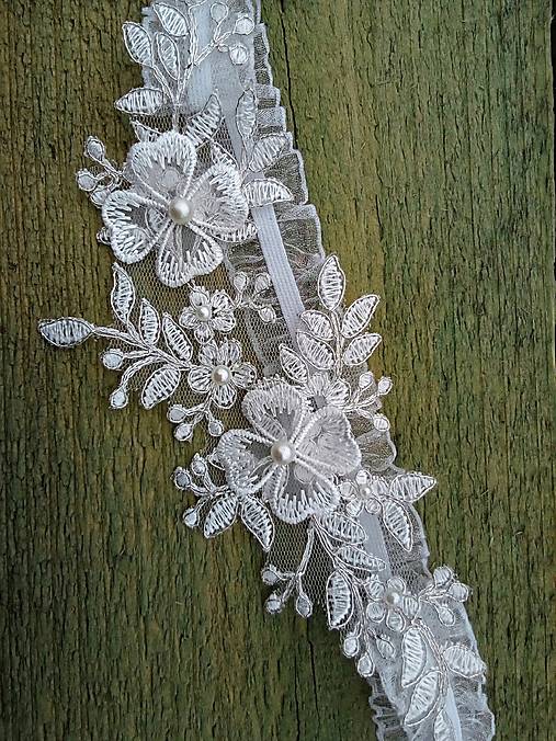 Spodná bielizeň - Čipkový svadobný podväzok ivory so strieborným lemom 23 - 17380184_