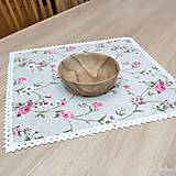 Úžitkový textil - IVETA - ružové ťahavé ruže - obrus štvorec - 17382464_