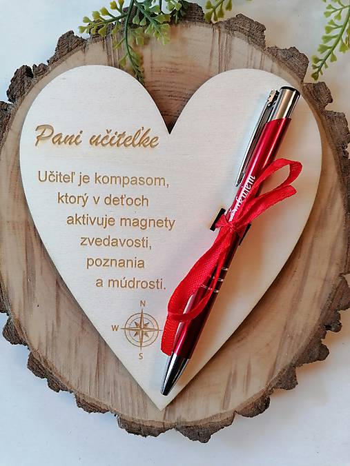 Tabuľky - Srdce s gravírovanym perom pre učiteľov _ kompas - 17381815_