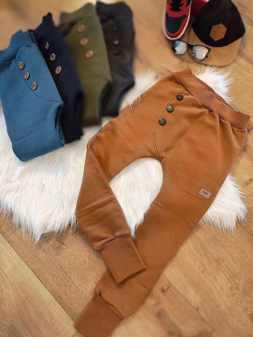 Pudláče BUTTON s vreckami HNEDÉ