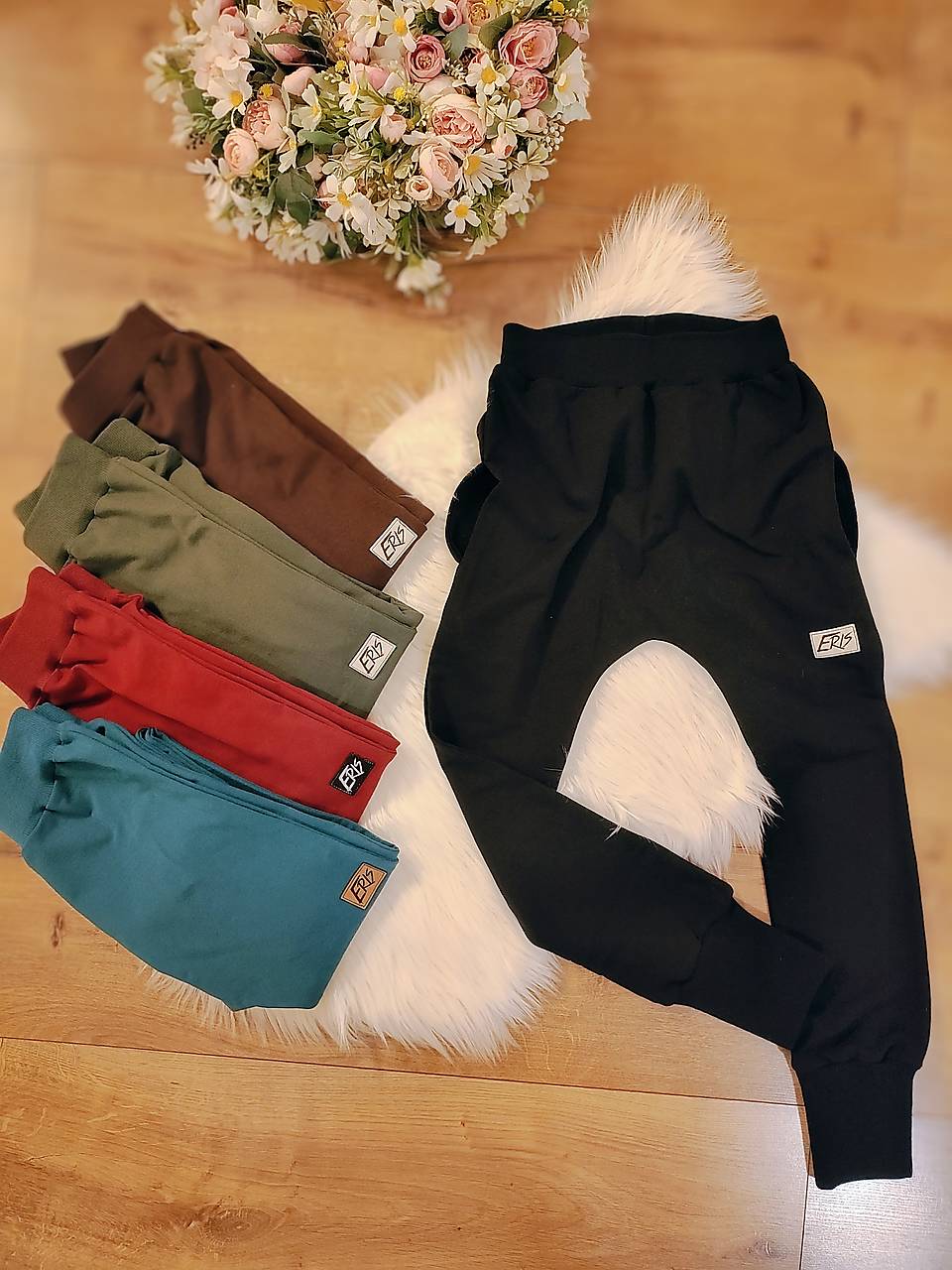 Pudláče klasik s vreckami ČIERNE