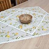 Úžitkový textil - IVETA - žlté ťahavé ruže - obrus štvorec - 17384571_