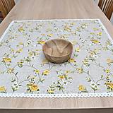 Úžitkový textil - IVETA - žlté ťahavé ruže - obrus štvorec - 17384574_