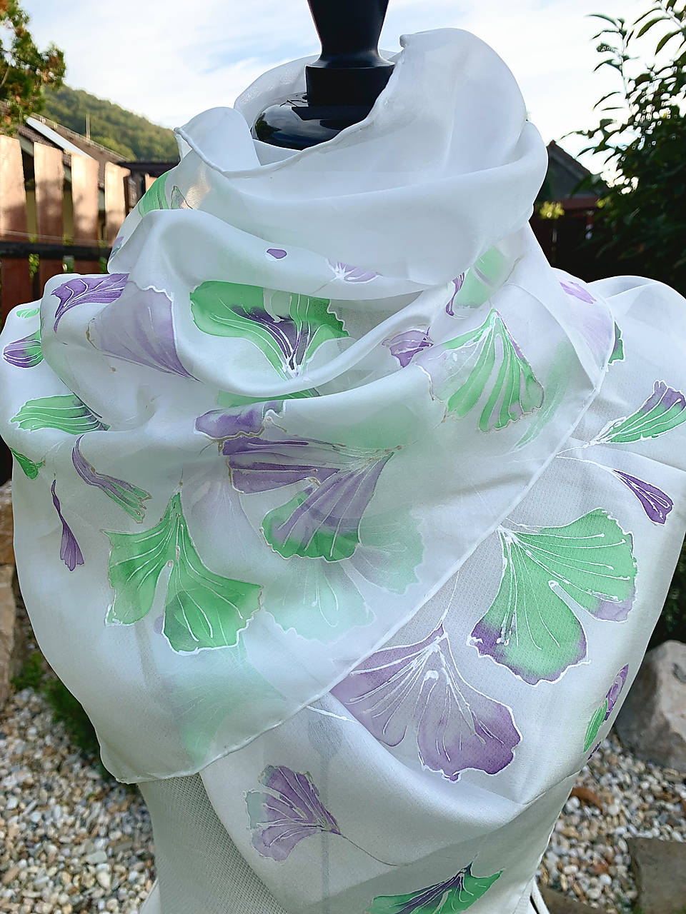 Maľovaný hodvábny šál Ginko