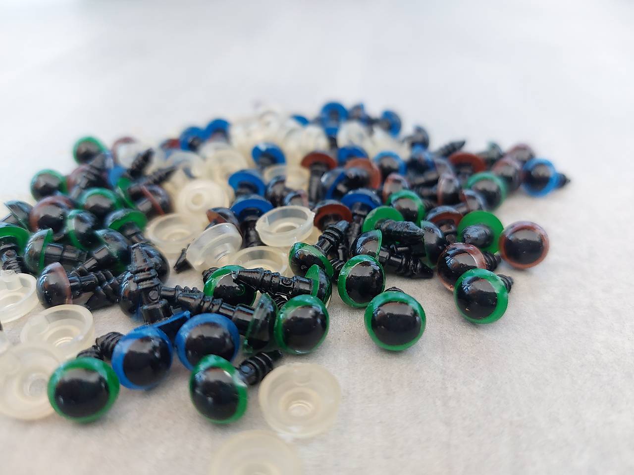 Farebné bezpečnostné očká 8mm, 1ks