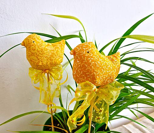 Dekorácie - Žlté vtáčiky na špajdle - zápich - 17389998_