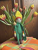 Hračky - Háčkovaná bábika tulipán Theo - 17393392_