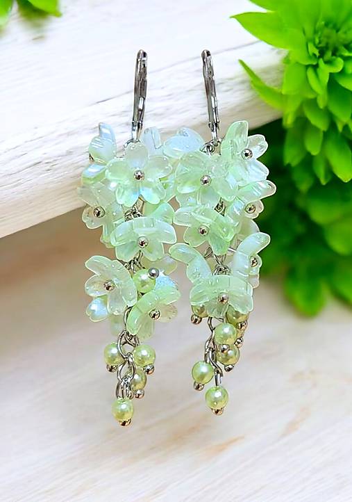 Náušnice - Visiace náušnice so zelenými kvietkami, nerezová oceľ - 17392544_