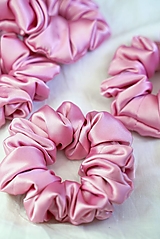  - Saténová scrunchie zo zvyškov  (Blush) - 17396176_