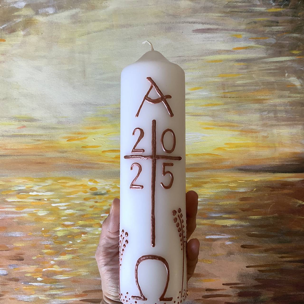 Maľovaný domáci paškál z bieleho vosku “2025” (22 cm) (bronzovohnedý)