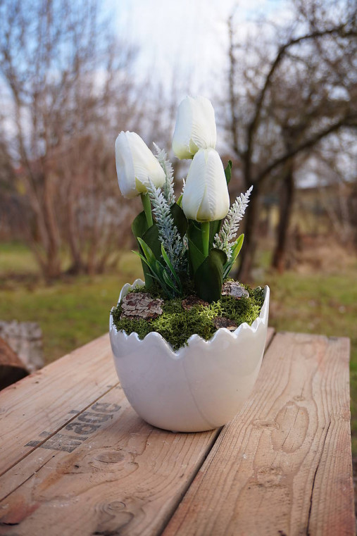 Dekorácie - Jarný aranžmán - Tri biele tulipány - 17399424_