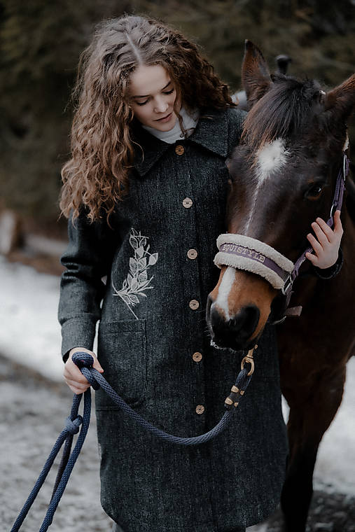 Bundy a kabáty - Kabátik s výšivkou- Linda - 17398182_