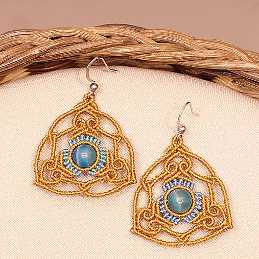 Náušnice - Makramé náušnice „Boho trojuholník“ – ručne viazané náušnice (Boho kolekcia) - 17402220_