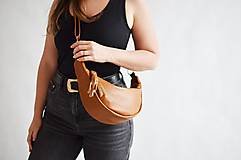 Kabelky - Bestie Bag kožená kabelka (koňakovo hnedá) - 17404957_
