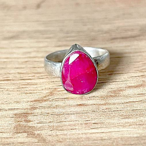 Vintage Ruby Silver Plated Ring / Postriebrený elegantný prsteň s rubínom E049