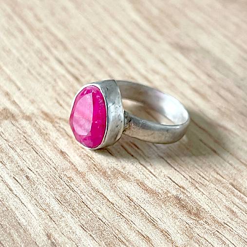 Vintage Ruby Silver Plated Ring / Postriebrený elegantný prsteň s rubínom E049