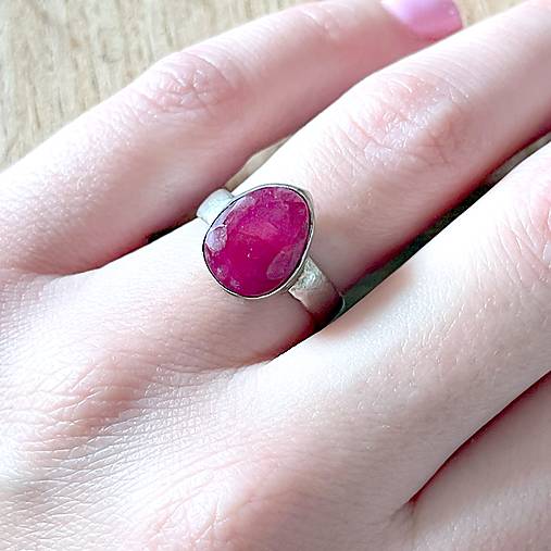 Vintage Ruby Silver Plated Ring / Postriebrený elegantný prsteň s rubínom E049