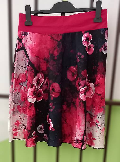 Sukne - Půlkolová sukně - červené květy, velikost S/M ~ VÝPRODEJ ~ - 17408459_