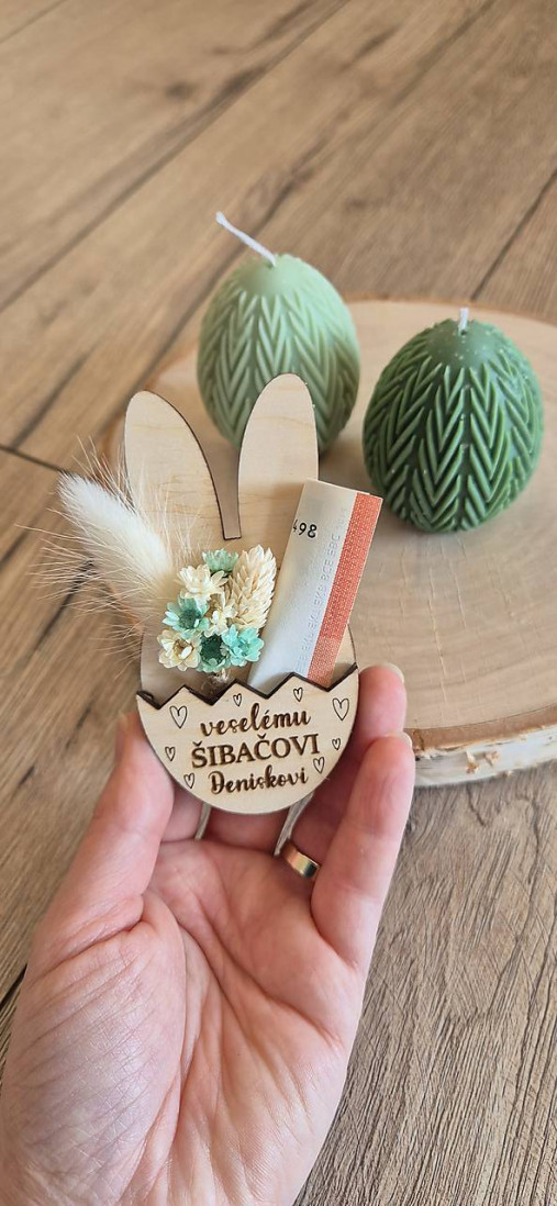 Dekorácie - Zajačik ,, šibačova výslužka"  (veselému šibačovi s menom) - 17408361_