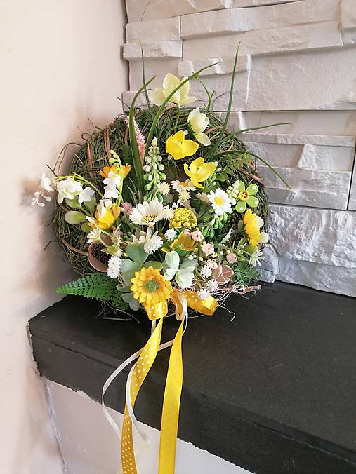 Dekorácie - Jarný veniec žlto biely 20cm - 17408574_