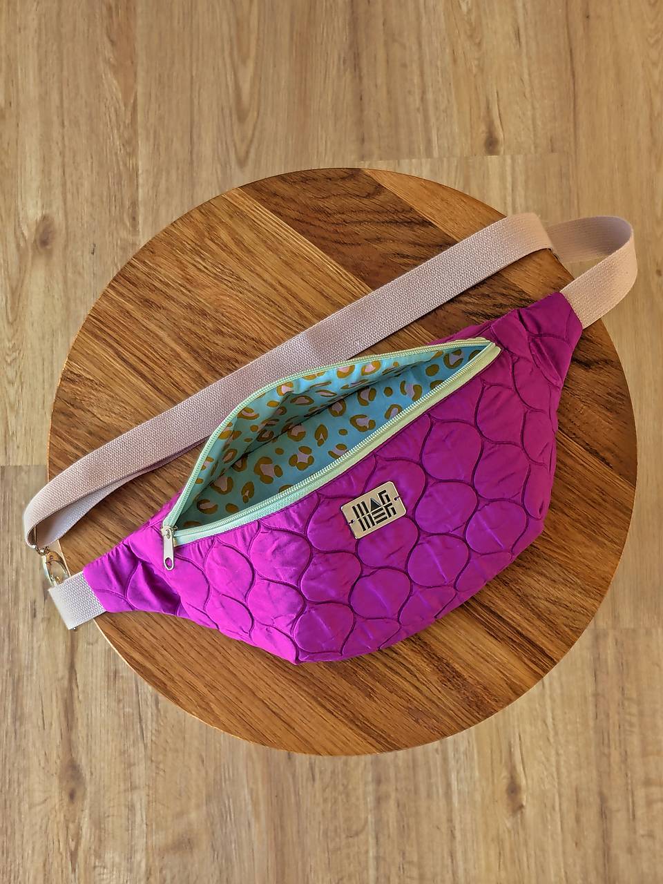 Prešívaná ľadvinka - cyklamenová