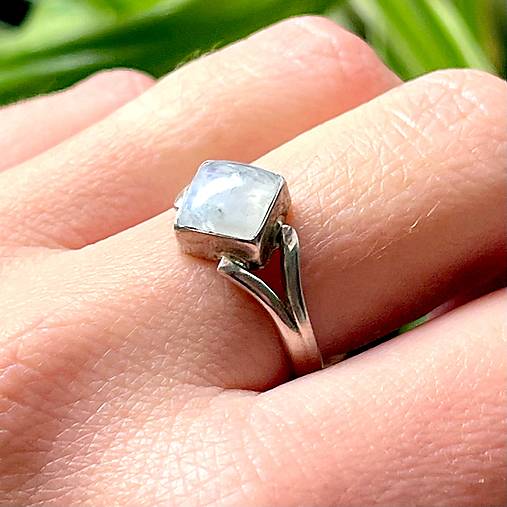 Silver Moonstone AG925 Ring / Elegantný prsteň s mesačným kameňom strieborný AG925 E049