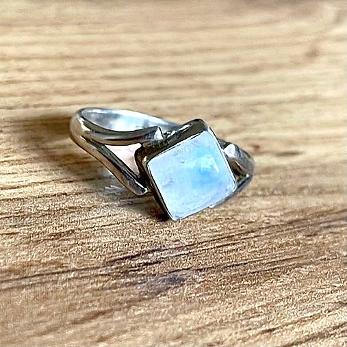 Silver Moonstone AG925 Ring / Elegantný prsteň s mesačným kameňom strieborný AG925 E049