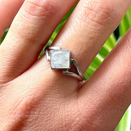 Silver Moonstone AG925 Ring / Elegantný prsteň s mesačným kameňom strieborný AG925 E049