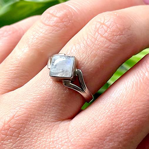 Silver Moonstone AG925 Ring / Elegantný prsteň s mesačným kameňom strieborný AG925 E049