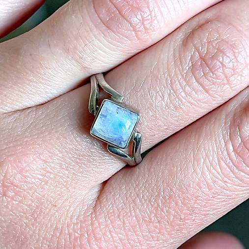 Silver Moonstone AG925 Ring / Elegantný prsteň s mesačným kameňom strieborný AG925 E049