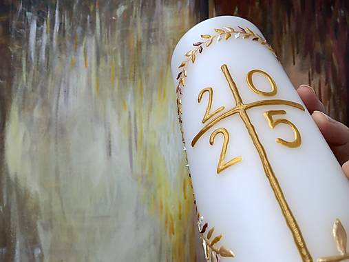 Maľovaný domáci paškál z bieleho vosku 2025 s venčekom (20 cm)