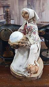 Dekorácie - Babička a zvedavý kocúrik ~ IHELNÍČEK  - 17414940_