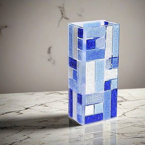 Dekorácie - Váza modrobiela črepové sklo výška 30 cm hranatá obdĺžnikový vzor - 17417547_