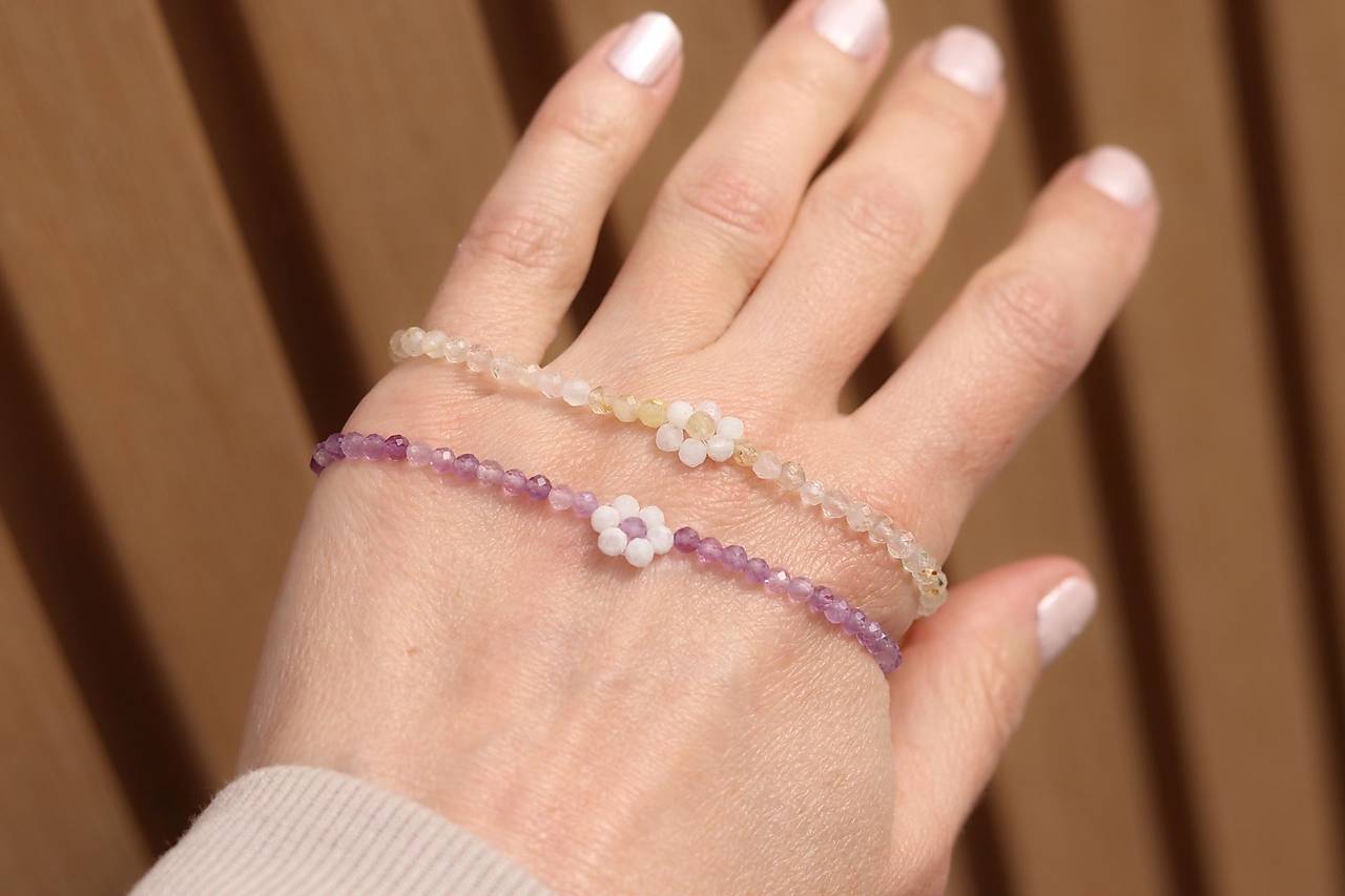 Náramok s kvetinkou