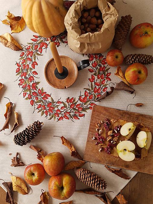 Úžitkový textil - Obrus šípkový veniec (90x90cm) - 17419336_