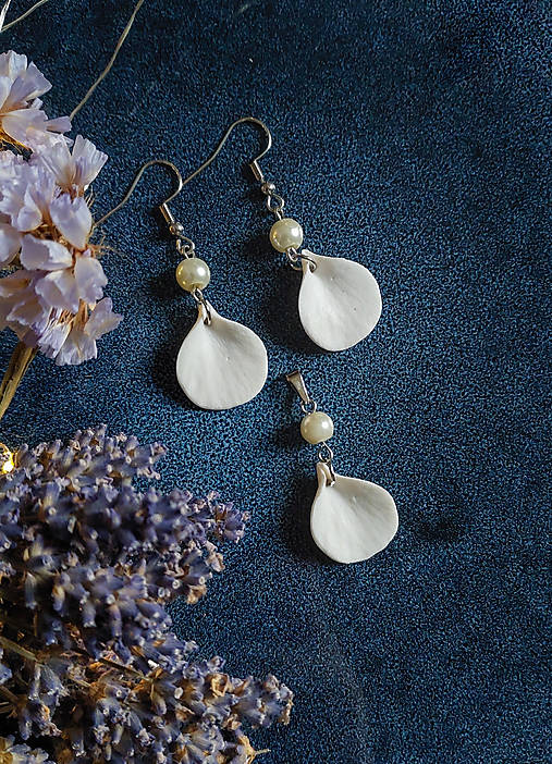 Náušnice - Set náušníc a prívesku WHITE PETALS - 17421377_