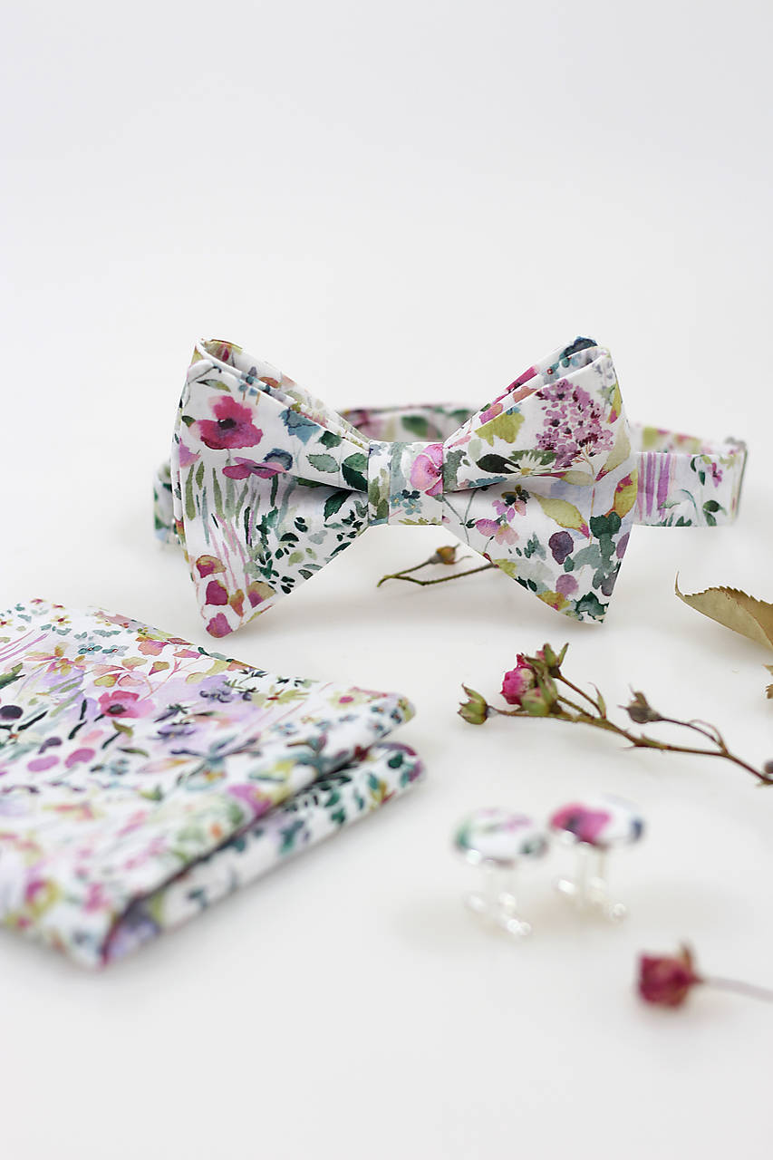 Exkluzívny Pánsky motýlik s vreckovkou z kvetinovej látky "Liberty Rose"