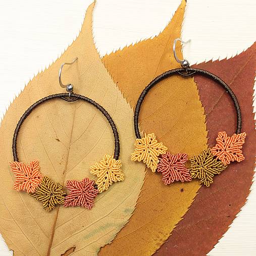 Náušnice - Makramé náušnice "Javorové listy II" – ručne viazané listové náušnice v jesenných - 17428506_