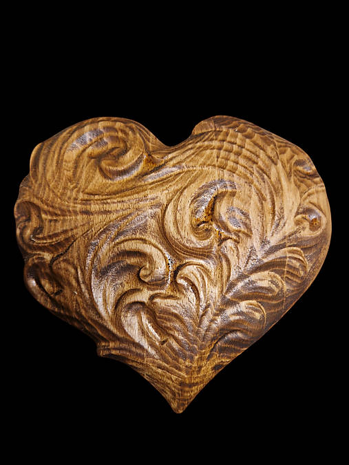 Dekorácie - Drevorezba láskavé srdce ornament. - 17430158_