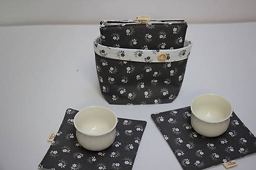 Úžitkový textil - Podšálky Bílé kvítky na šedé - 17429230_