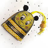 Kľúčenky - KĽÚČOVČIELKA - vrecko / prívesok / kľúčenka - 17431823_