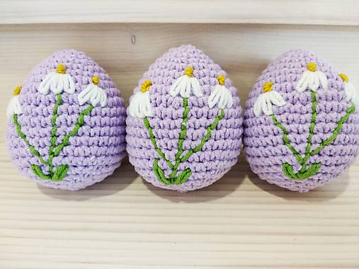 Dekorácie - Kraslice s výšivkou - balenie (nielen) pre kúpačov (vzor rumanček fialková) - 17429344_