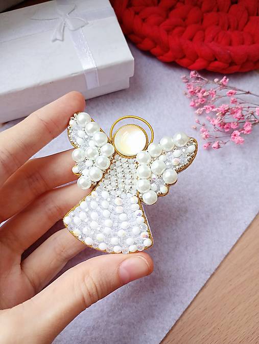 Brošne - Korálková brošňa anjel - 17431774_