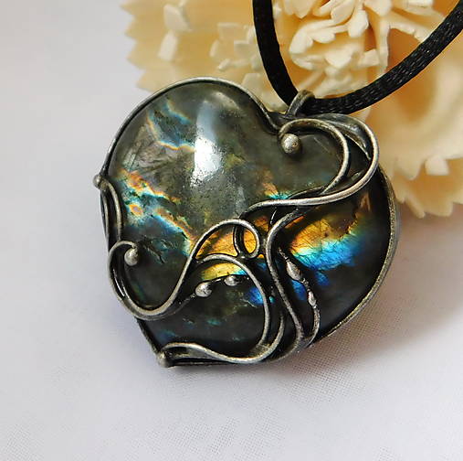 Náhrdelníky - Prívesok s labradoritom ║SÓLVEIG║ - 17433458_