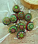 Dekorácie - Čierno-farebné madeirové kraslice na zavesenie - 17432530_