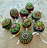 Dekorácie - Čierno-farebné madeirové kraslice na zavesenie - 17432531_