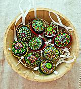 Dekorácie - Čierno-farebné madeirové kraslice na zavesenie - 17432533_